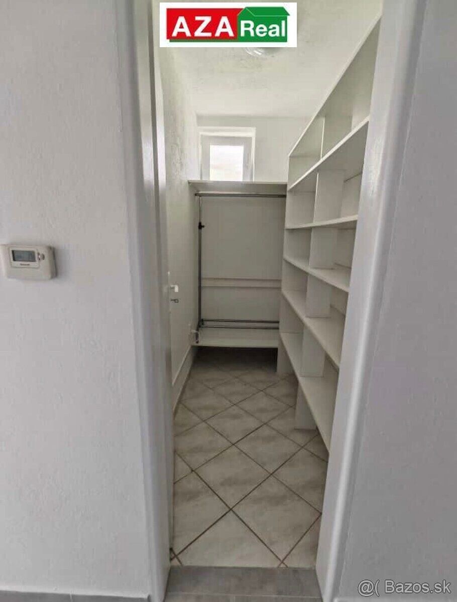 PRENAJMEME 3izbák s parkovacími miestami — foto 8