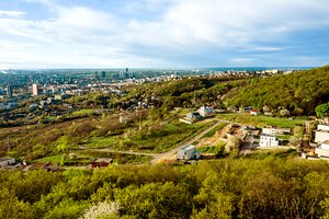 Na predaj výnimočný pozemok pre rodinný dom so stavebným povolením. — foto 1