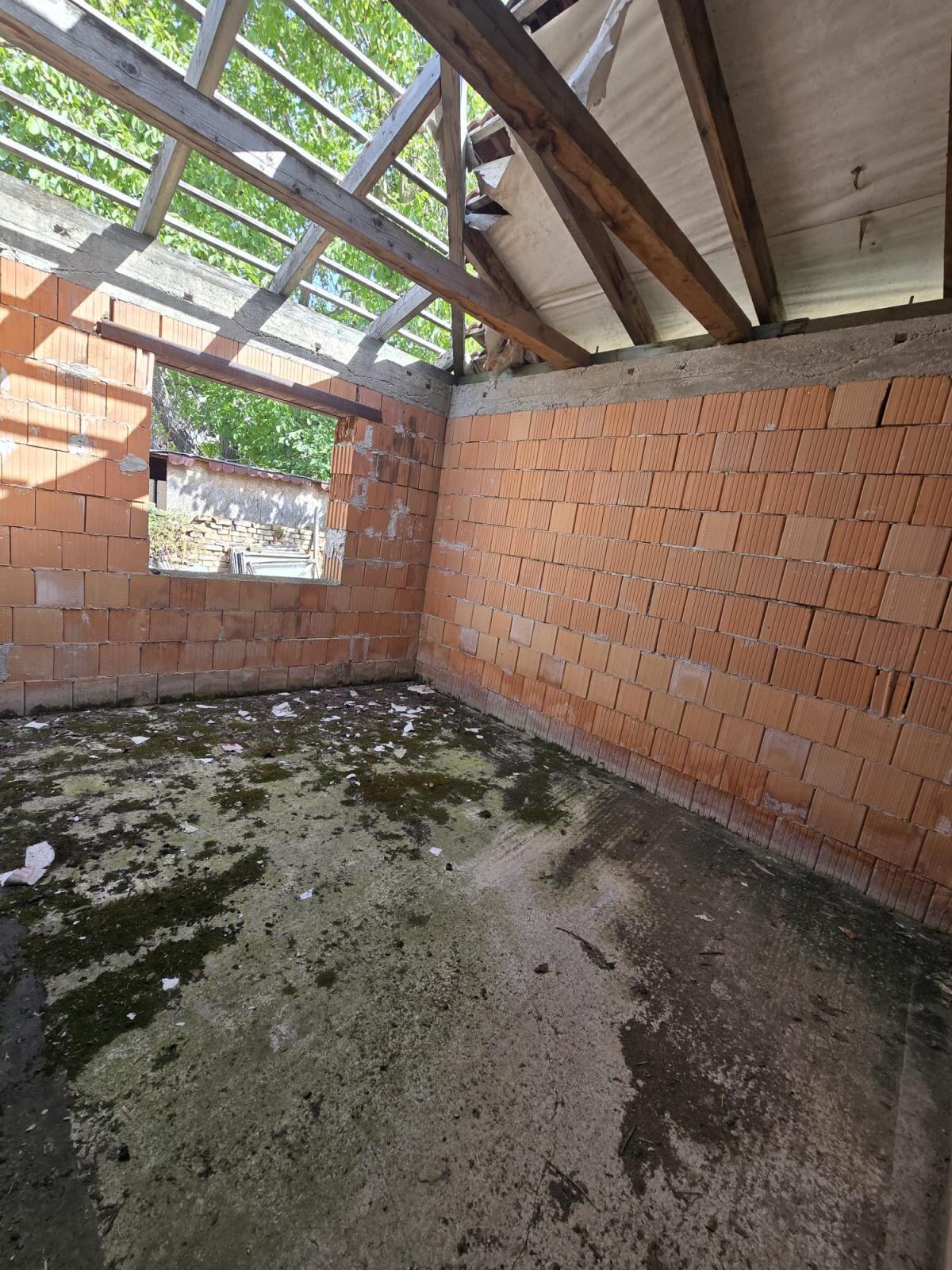 Hrubá stavba 5izbového rodinného domu + pozemok 606m2 — foto 12
