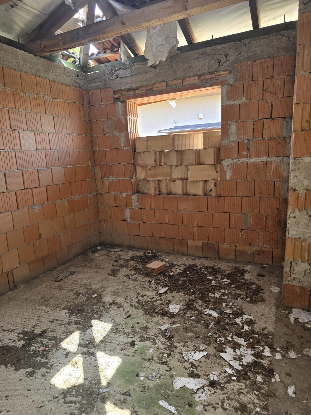 Hrubá stavba 5izbového rodinného domu + pozemok 606m2 — foto 13