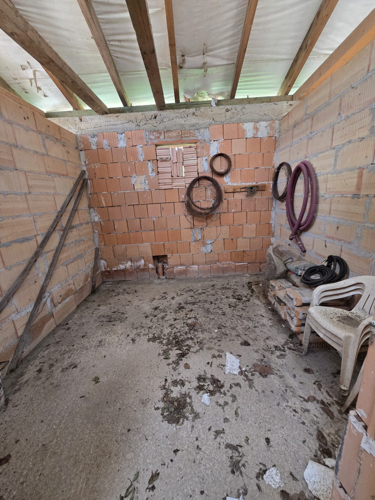 Hrubá stavba 5izbového rodinného domu + pozemok 606m2 — foto 6
