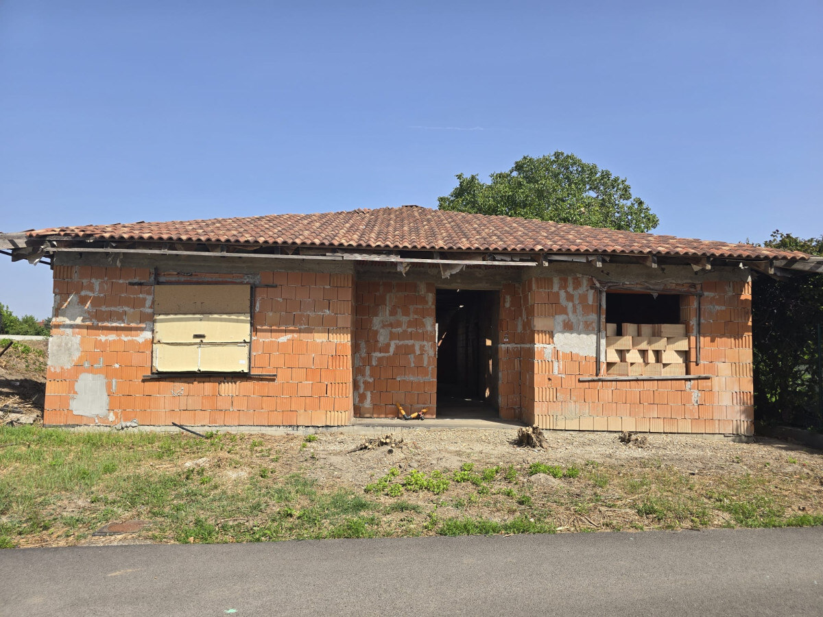 Hrubá stavba 5izbového rodinného domu + pozemok 606m2 — foto 7