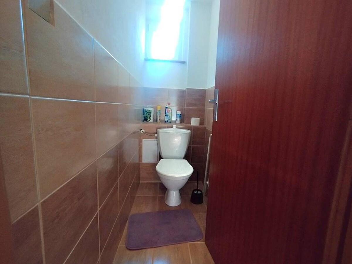 Výnimočná usadlosť s rodinným domom  a štýlovými hospodárskymi stavbami v Košarovciach — foto 12