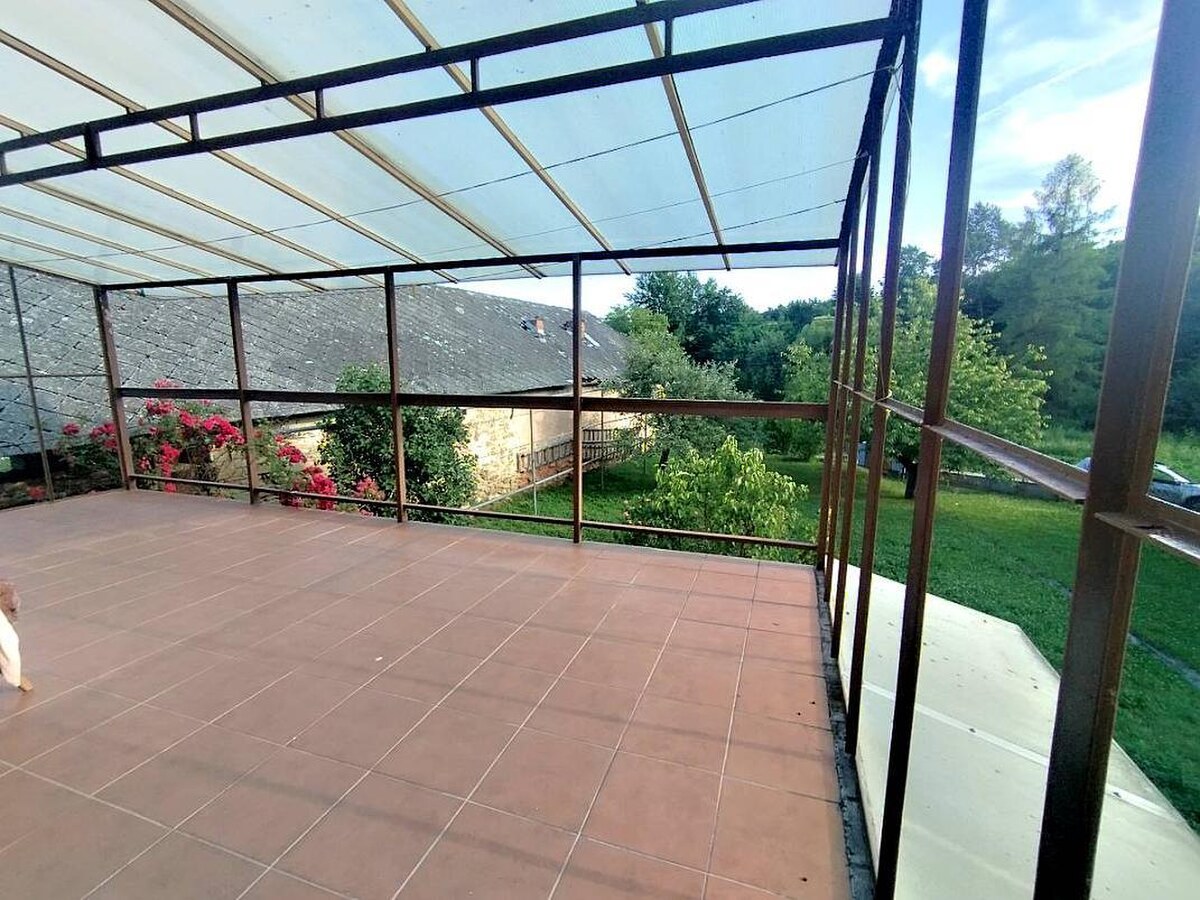 Výnimočná usadlosť s rodinným domom  a štýlovými hospodárskymi stavbami v Košarovciach — foto 13