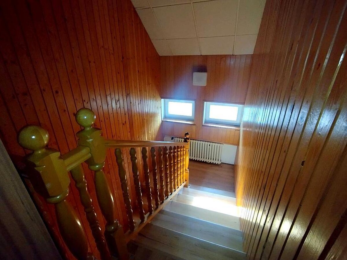 Výnimočná usadlosť s rodinným domom  a štýlovými hospodárskymi stavbami v Košarovciach — foto 20