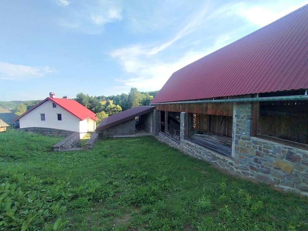 Výnimočná usadlosť s rodinným domom  a štýlovými hospodárskymi stavbami v Košarovciach — foto 25