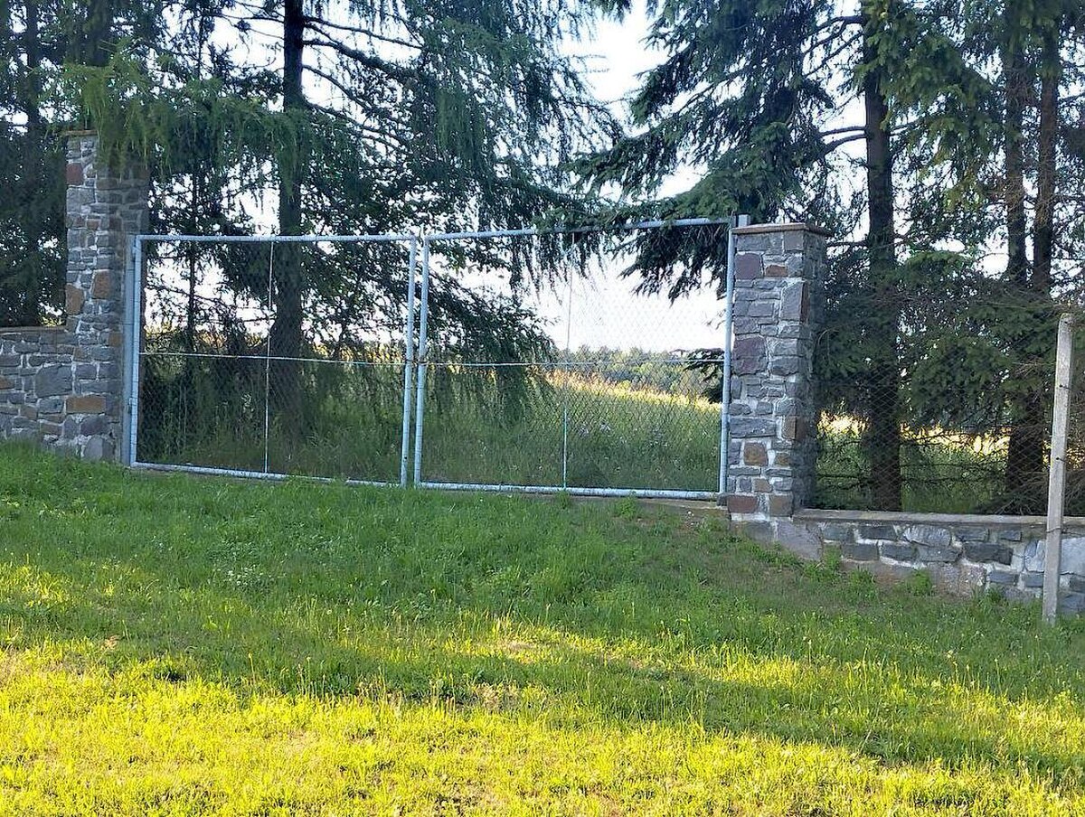 Výnimočná usadlosť s rodinným domom  a štýlovými hospodárskymi stavbami v Košarovciach — foto 26
