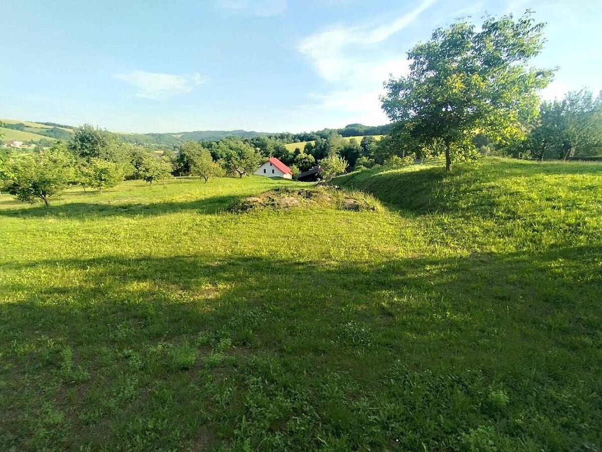 Výnimočná usadlosť s rodinným domom  a štýlovými hospodárskymi stavbami v Košarovciach — foto 28
