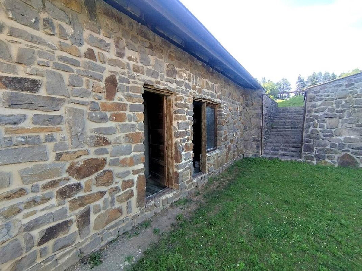 Výnimočná usadlosť s rodinným domom  a štýlovými hospodárskymi stavbami v Košarovciach — foto 4
