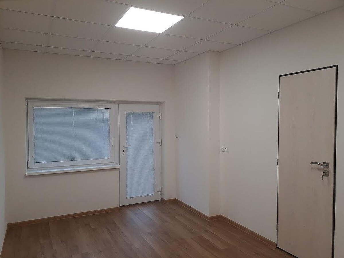Na prenájom zrekonštruovaná kancelária s vlastným parkovaním — foto 5