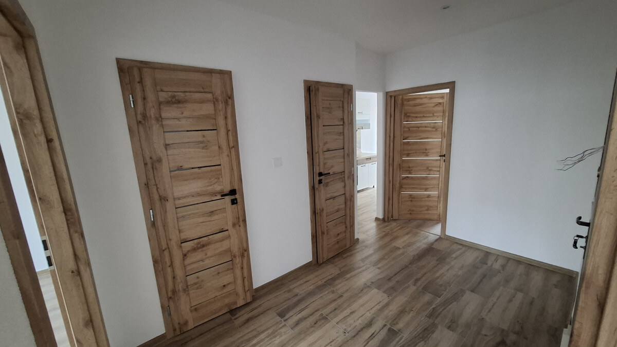 KOMPLETNE ZREKONŠTRUOVANÝ 3-IZBOVÝ BYT - Ťahanovce — foto 10
