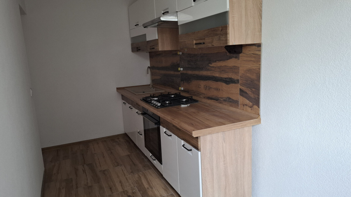 KOMPLETNE ZREKONŠTRUOVANÝ 3-IZBOVÝ BYT - Ťahanovce — foto 2