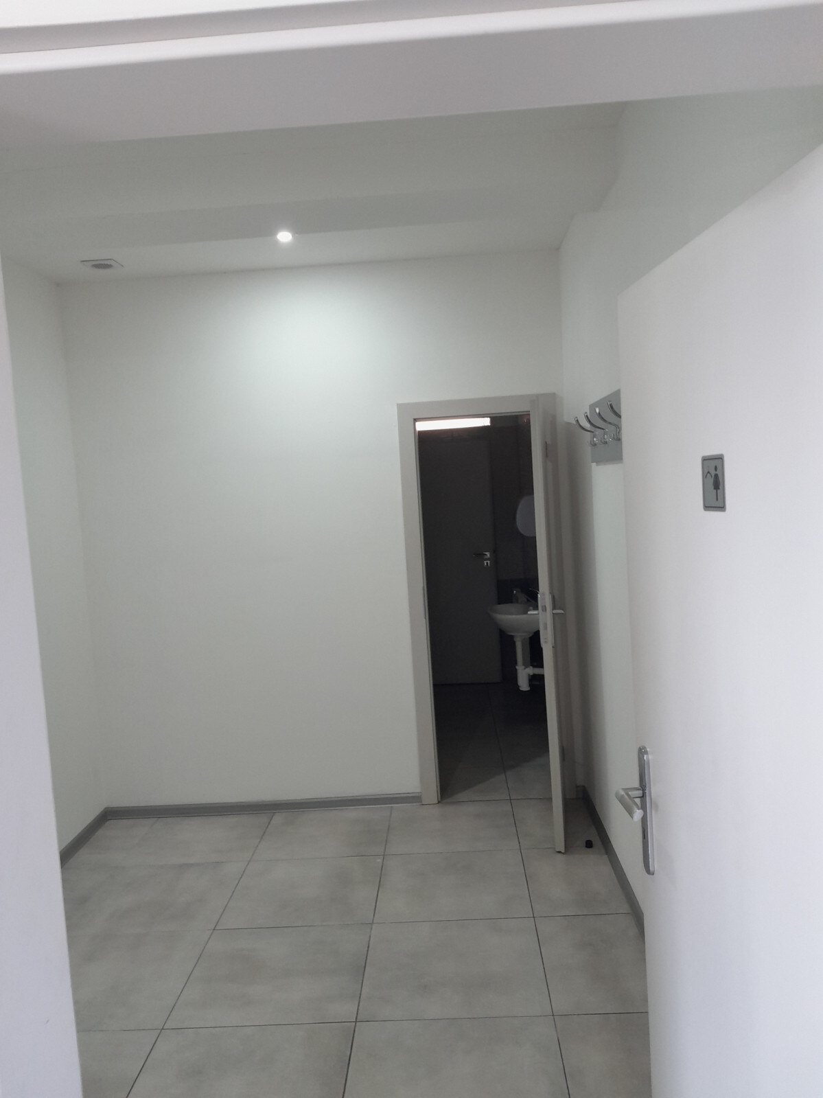 Prenájom obchodných / kancelárskych priestorov v atraktívnej lokalite – Snina — foto 9