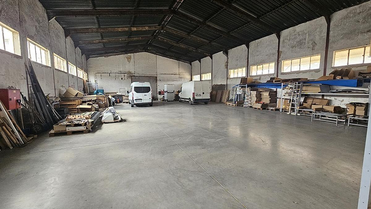 NA PREDAJ: Výrobná hala 769 m2 s veľkorysým pozemkom a TOP prístupom — foto 2