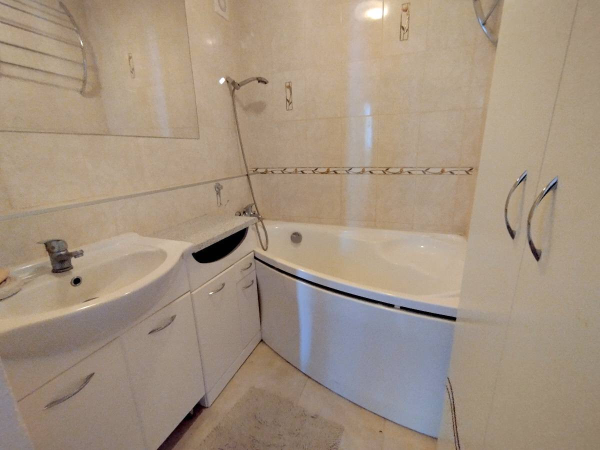 PREDANÝ 3-izbový byt po čiastočnej rekonštrukcii — foto 10