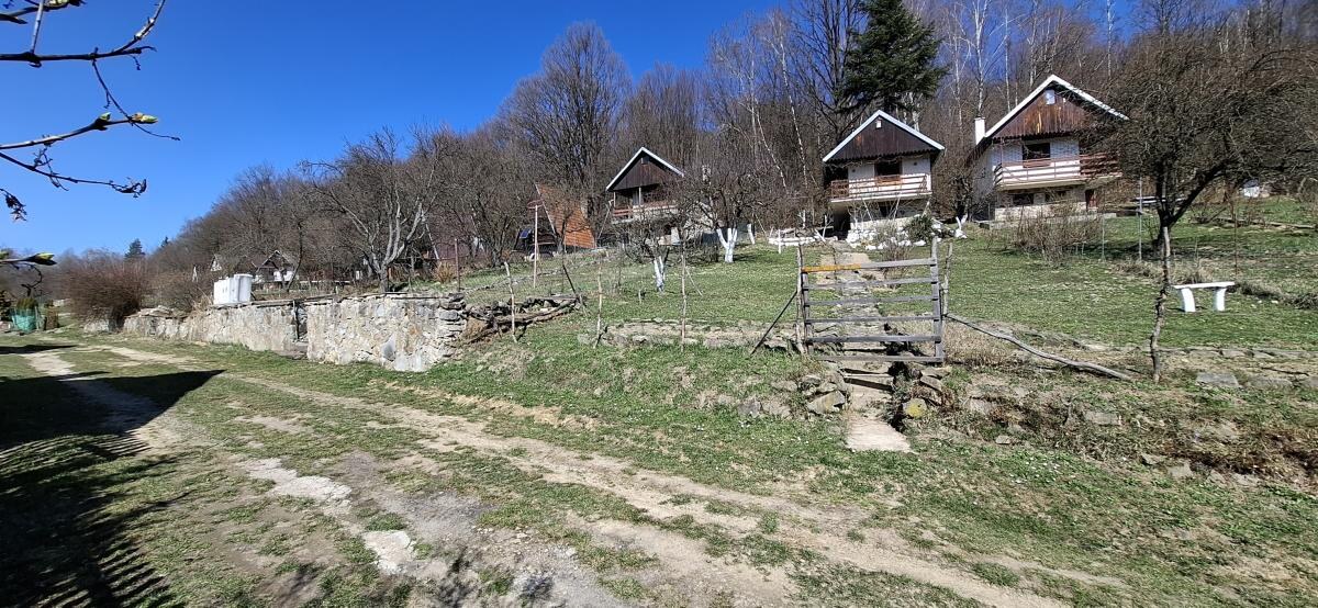 Záhradná chatka s pozemkom a elektrinou. — foto 14