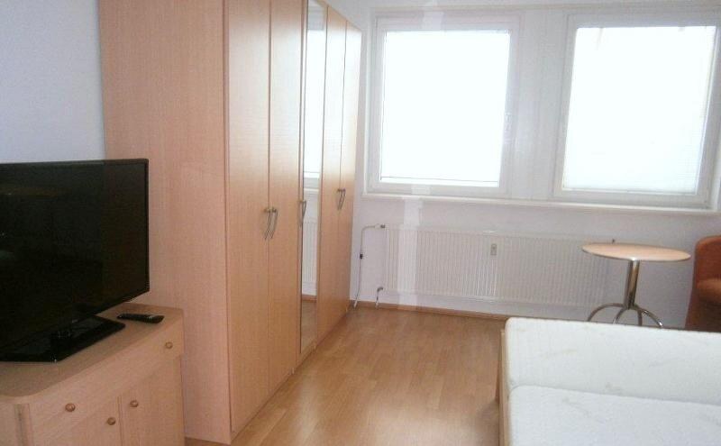 Prenájom 3 izb. MÁNESOVO NÁM. zač. Petržalky) za 550 EUR — foto 3
