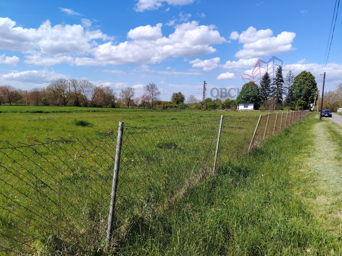 Rovinatý pozemok na výstavbu domu — foto 3