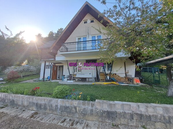 PREDÁME chatu Rajecké Teplice, možnosť  trvaleho pobytu,330m2