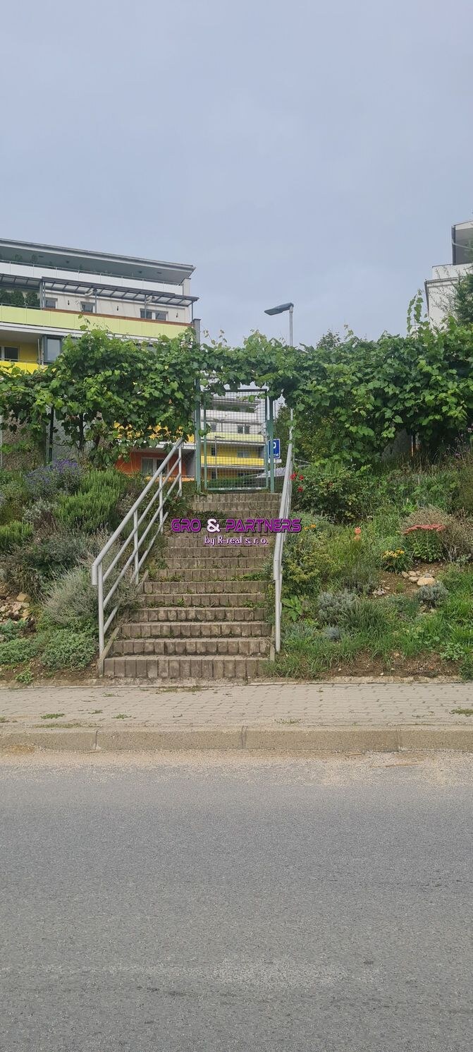 PREDÁME-Garážové miesto-Žilina - Slnečné Terasy - Závodie — foto 2