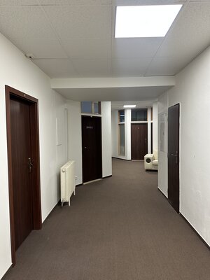 Prenájom kancelárskych priestorov na Dunajskej ulici v centre Bratislavy — foto 7