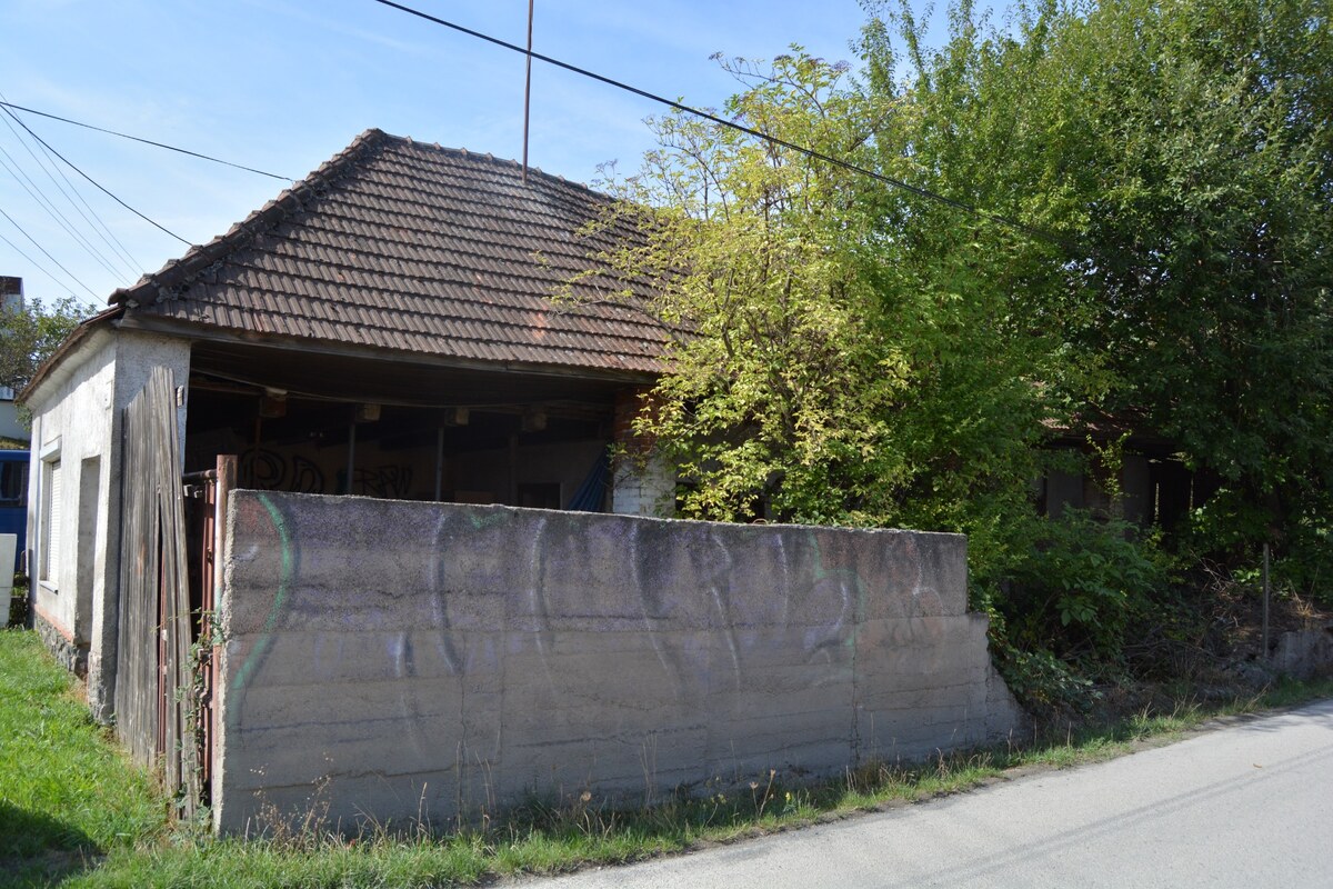 Na predaj starý dom so stavebným pozemkom v Lošonci pre developera ! — foto 3