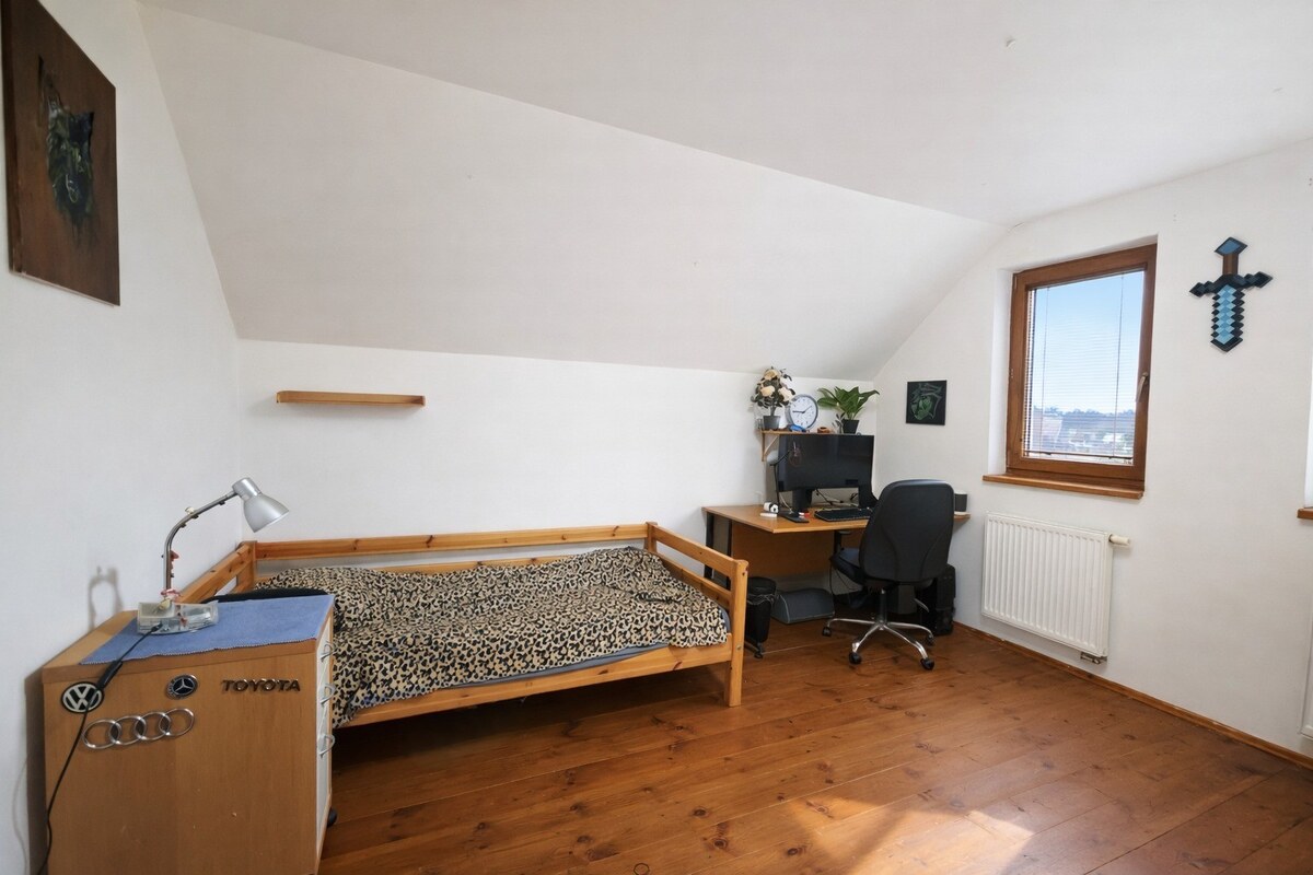 Rezervované - Dvojpodlažný 6-izbový dom s pivnicou, BLATNÉ — foto 12