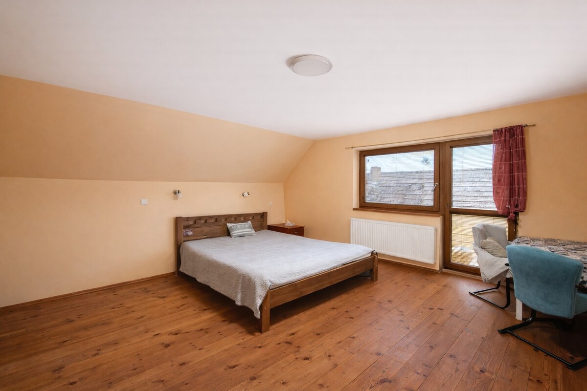 Rezervované - Dvojpodlažný 6-izbový dom s pivnicou, BLATNÉ — foto 14