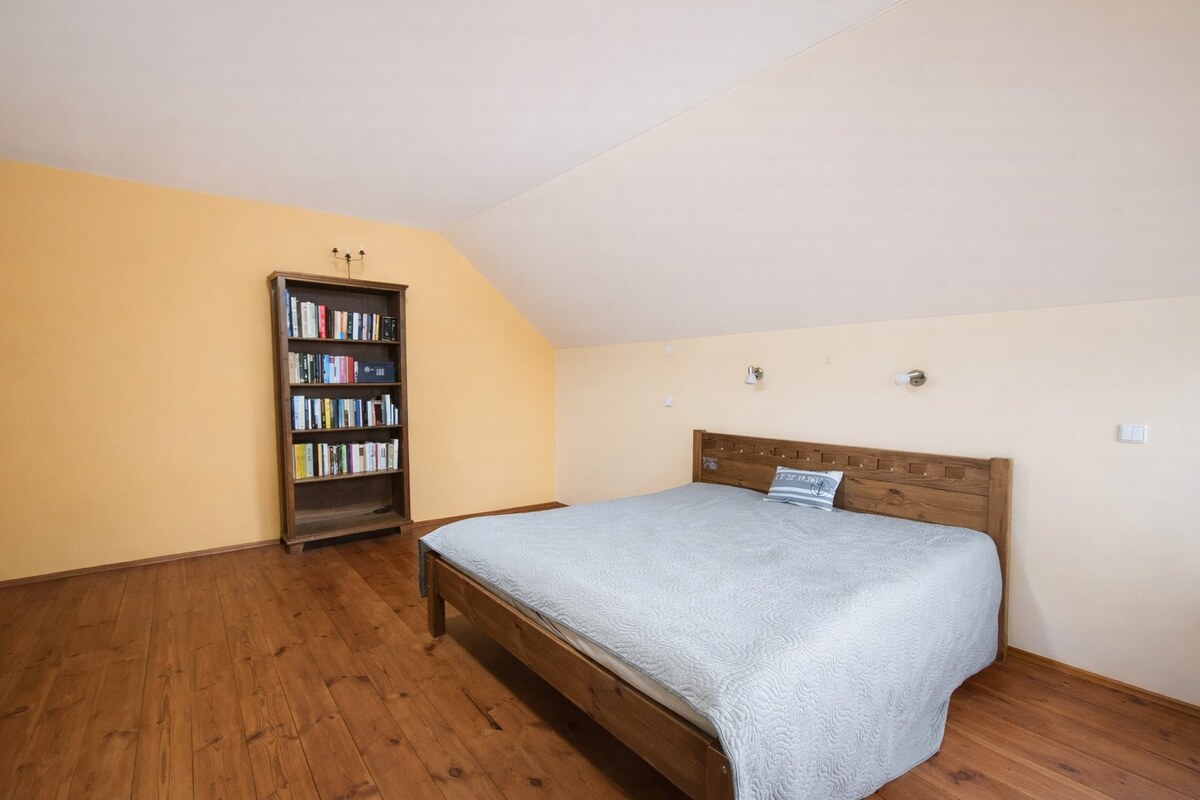 Rezervované - Dvojpodlažný 6-izbový dom s pivnicou, BLATNÉ — foto 15