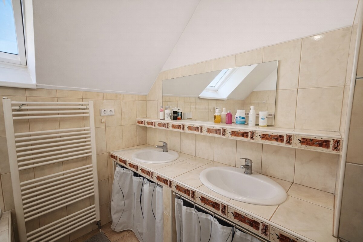 Rezervované - Dvojpodlažný 6-izbový dom s pivnicou, BLATNÉ — foto 18