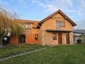 Rezervované - Dvojpodlažný 6-izbový dom s pivnicou, BLATNÉ — foto 2
