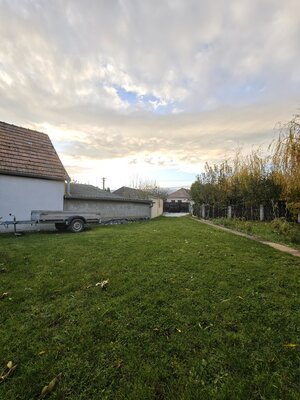 Rezervované - Dvojpodlažný 6-izbový dom s pivnicou, BLATNÉ — foto 4