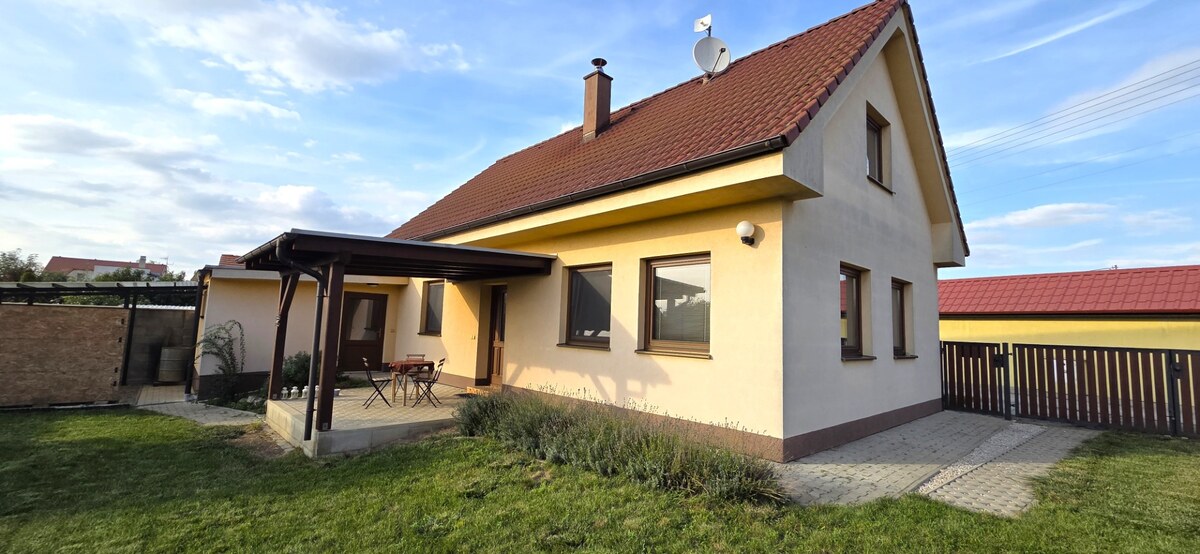 Rezervované! Na predaj zánovný, útulný rodinný dom, Šurovce! — foto 3