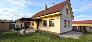 Rezervované! Na predaj zánovný, útulný rodinný dom, Šurovce! — foto 3