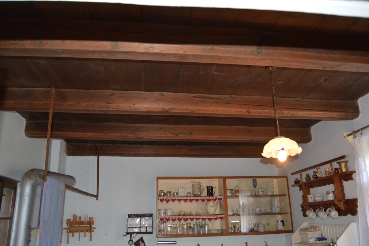 Chalúpka schúlená v okolitých ovocných sadoch! — foto 8