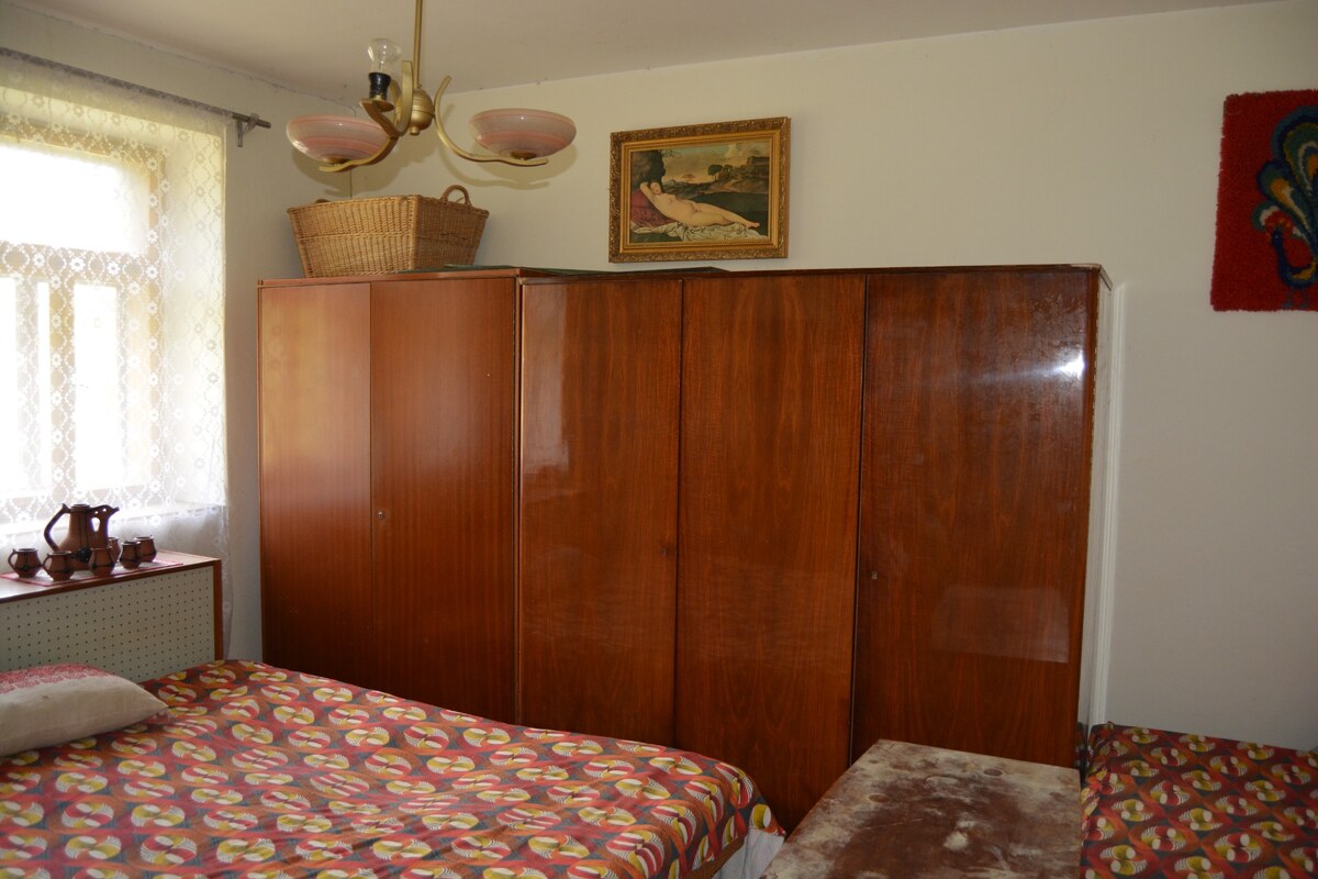Chalúpka schúlená v okolitých ovocných sadoch! — foto 9