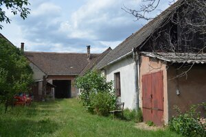 Historický objekt s 2 obchodmi, tanečnou sálou a stavebnými pozemkami! — foto 3