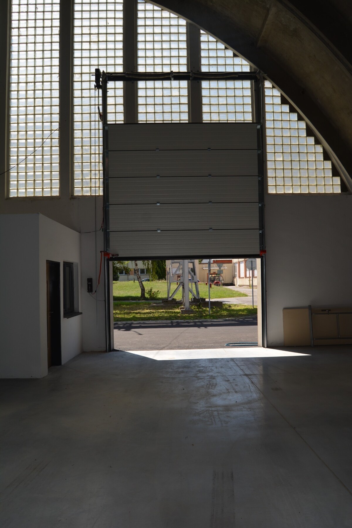 Prenájom haly s pevnou parabolickou konštrukciou, 1000 m2, Hlohovec! — foto 3