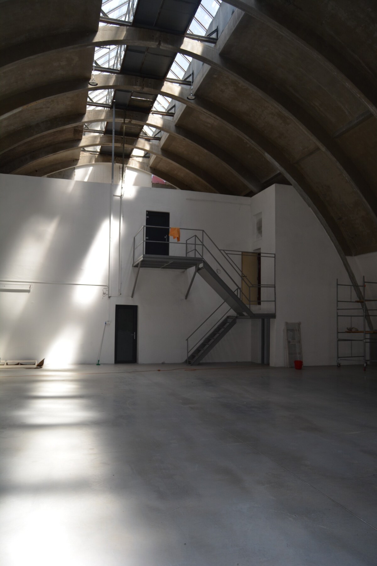 Prenájom haly s pevnou parabolickou konštrukciou, 1000 m2, Hlohovec! — foto 4