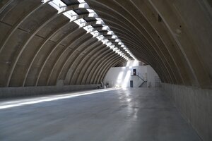 Prenájom haly s pevnou parabolickou konštrukciou, 1000 m2, Hlohovec! — foto 2