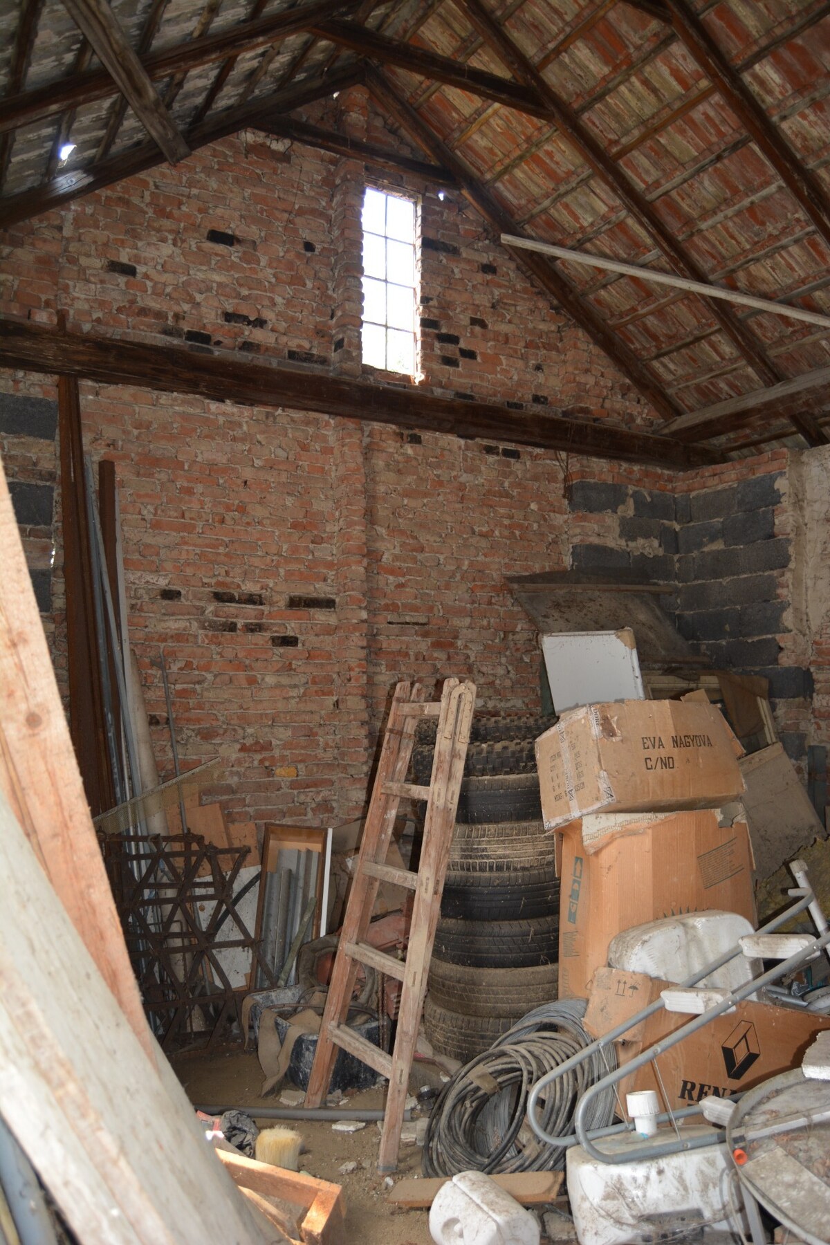 V blízkosti centra Piešťan, malý domček, garáž, pozemok pre bývanie! — foto 15