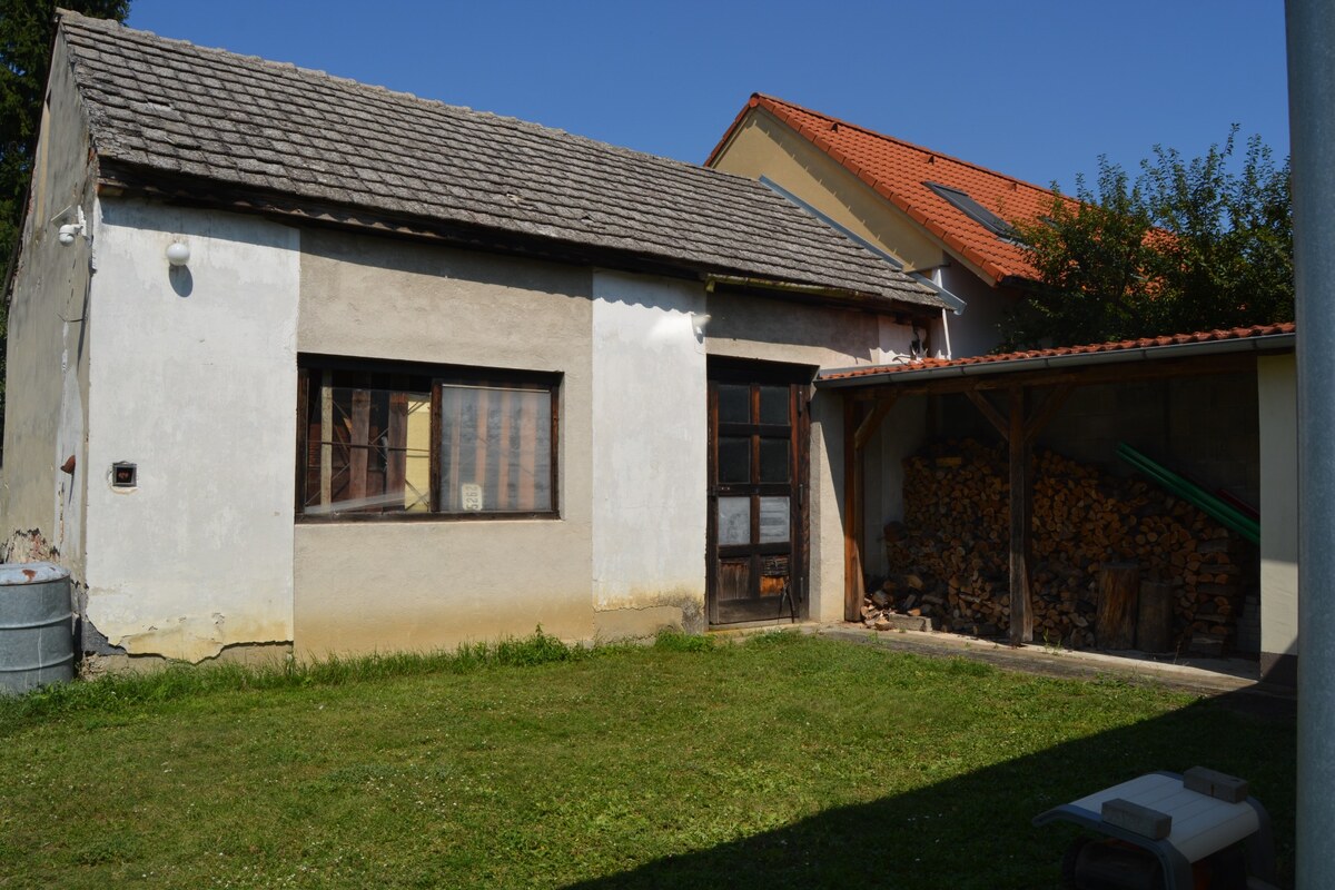 V blízkosti centra Piešťan, malý domček, garáž, pozemok pre bývanie! — foto 7