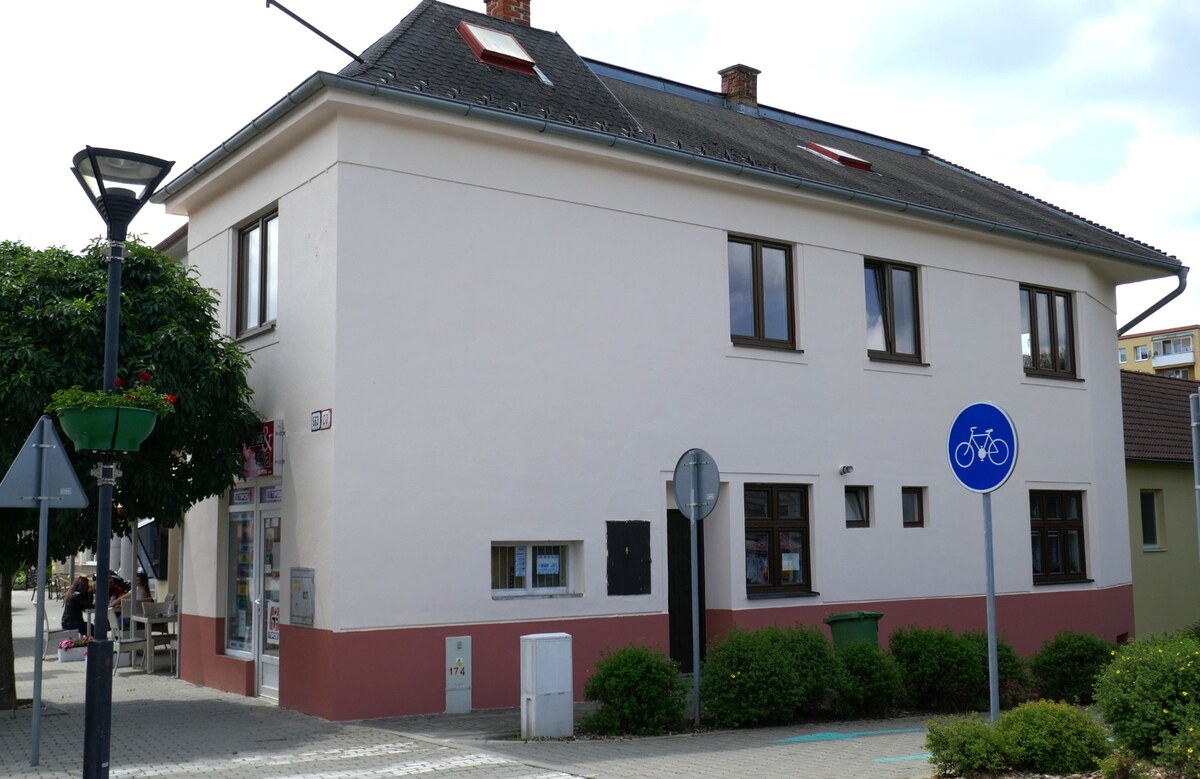Polyfunkčný dom pri fontáne v srdci Brezovej, bývanie i podnikanie!