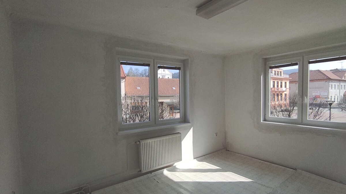 Polyfunkčný dom pri fontáne v srdci Brezovej, bývanie i podnikanie! — foto 5