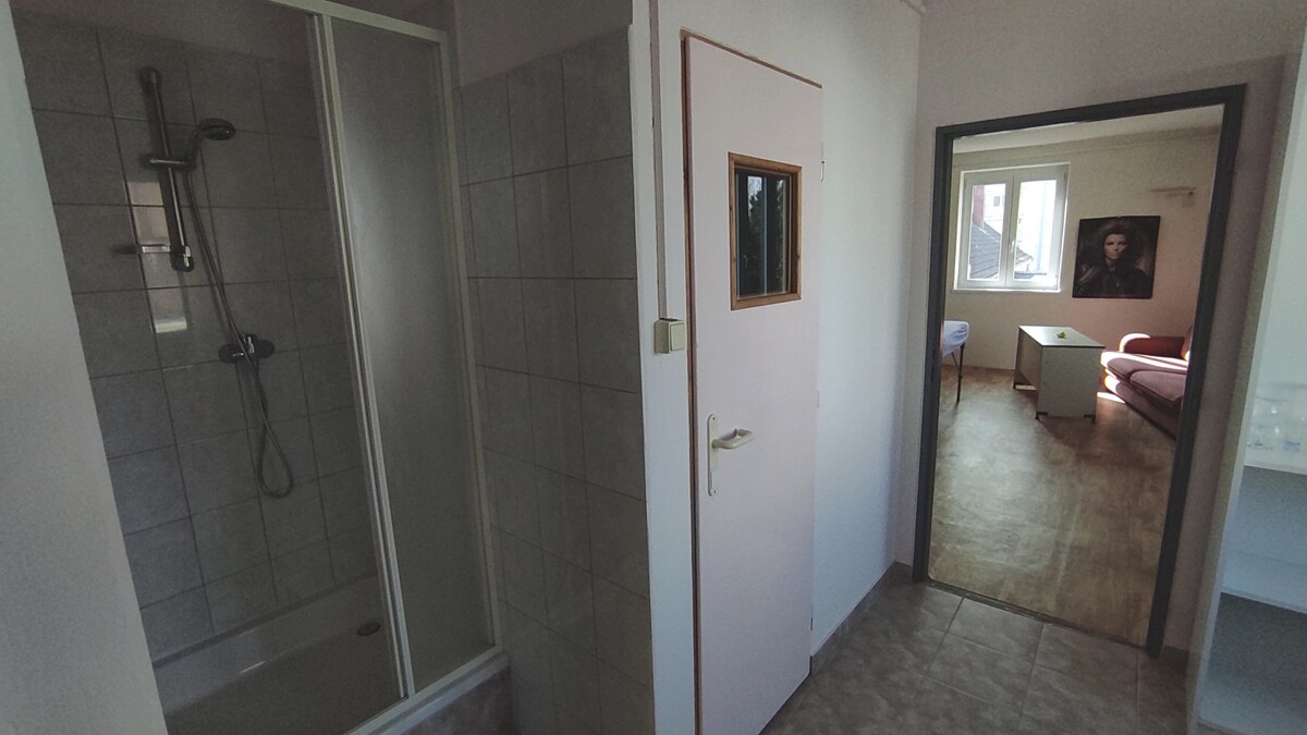 Polyfunkčný dom pri fontáne v srdci Brezovej, bývanie i podnikanie! — foto 6