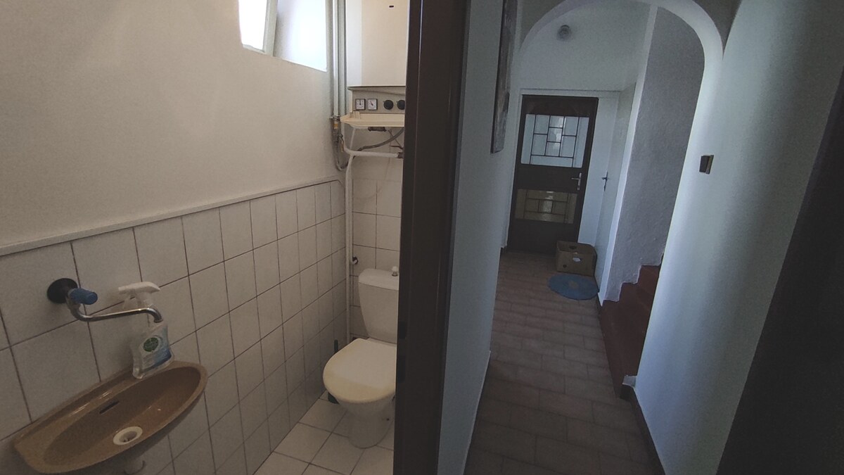 Polyfunkčný dom pri fontáne v srdci Brezovej, bývanie i podnikanie! — foto 8