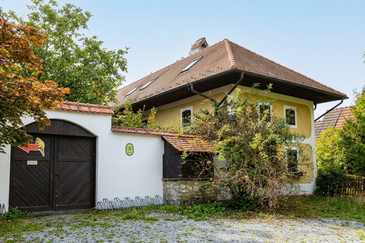 Klenot Myjavských kopaníc, usadlosť U JUHÁSA s rozsiahlymi pozemkami — foto 11