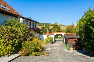 Klenot Myjavských kopaníc, usadlosť U JUHÁSA s rozsiahlymi pozemkami — foto 2