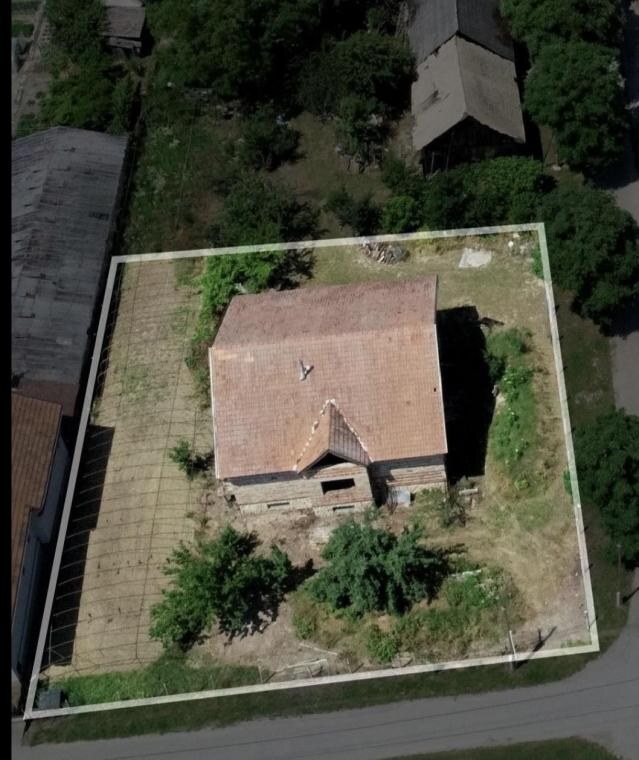 Predám pozemok s rozostavaným domom v Hurbanove