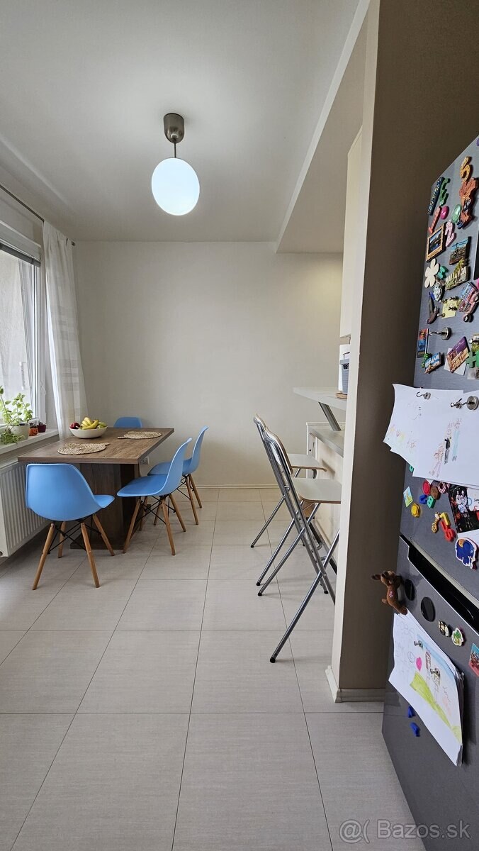 Predám 3 izbový byt s balkónom na sídlisku Juh v Nových Zámkoch — foto 2
